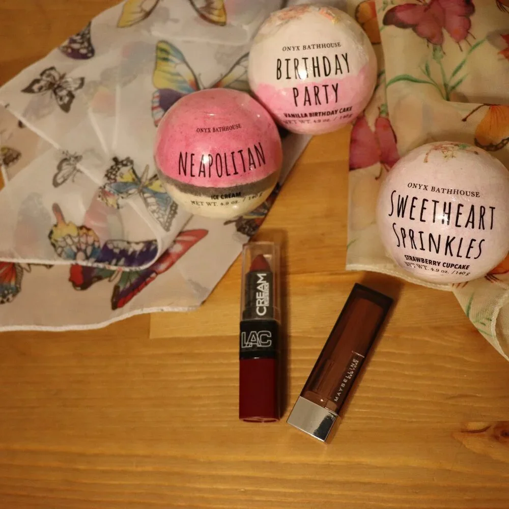 Beauty and Lux Gift box for yourself or a friend - bath bombs, scarves lipstick